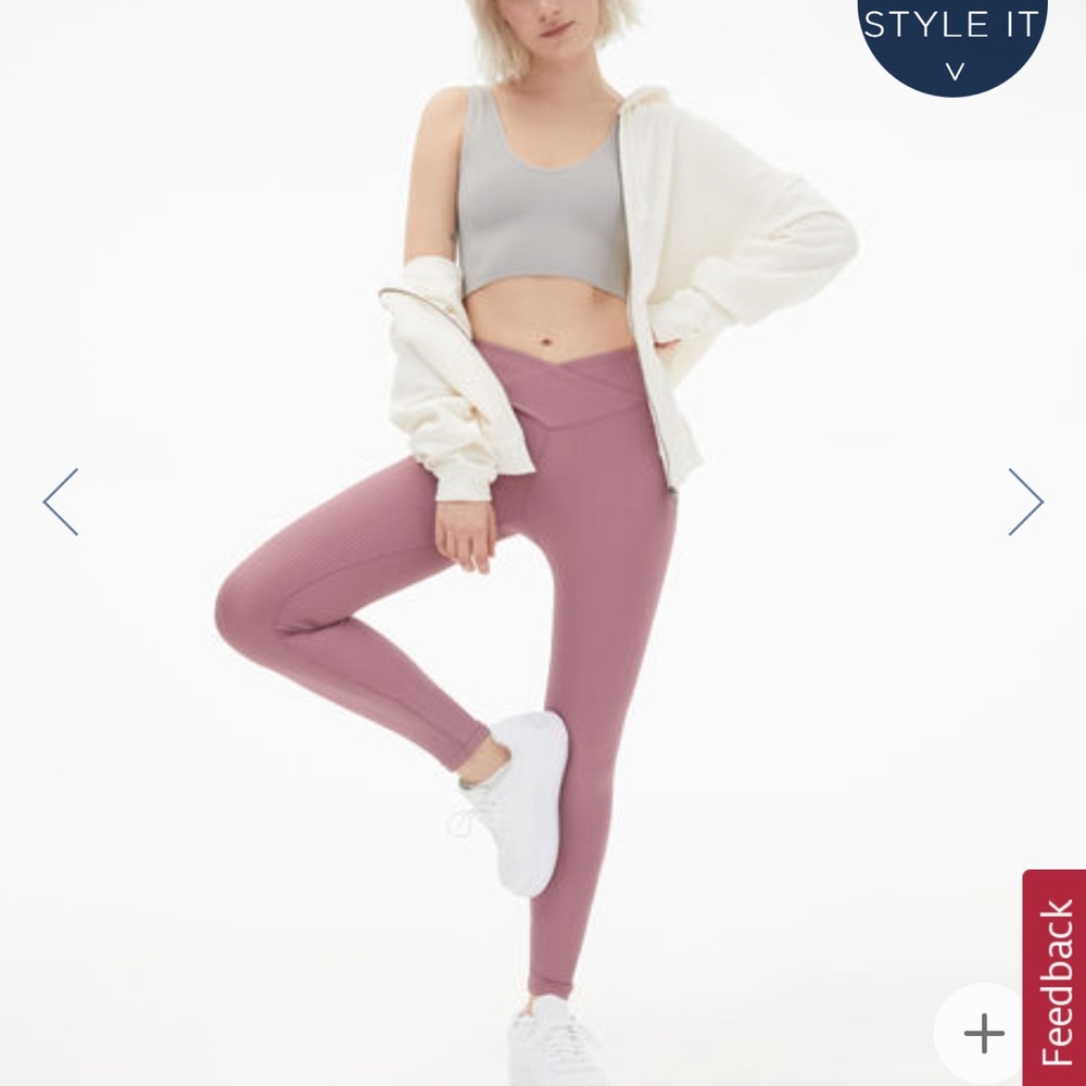 Cute Medium Aéropostale never worn cross-band ribbed mauve leggings.